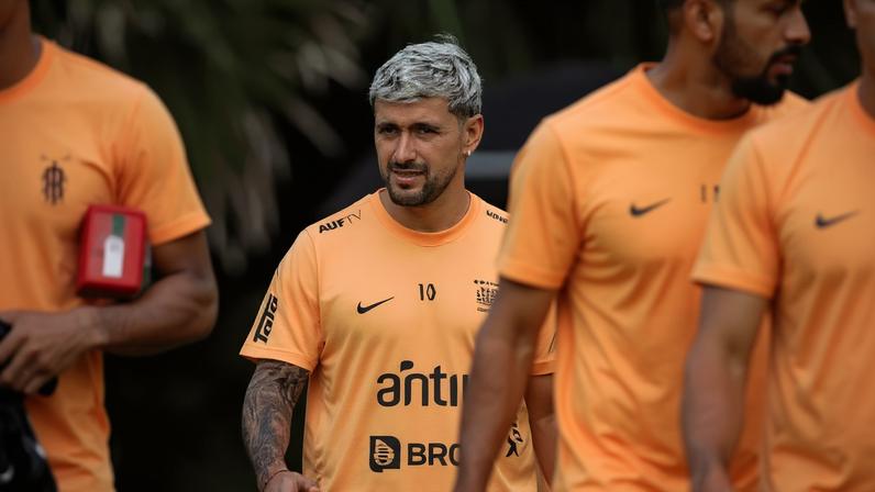 Arrascaeta gera debate após Uruguai x Cabo Verde com críticas
