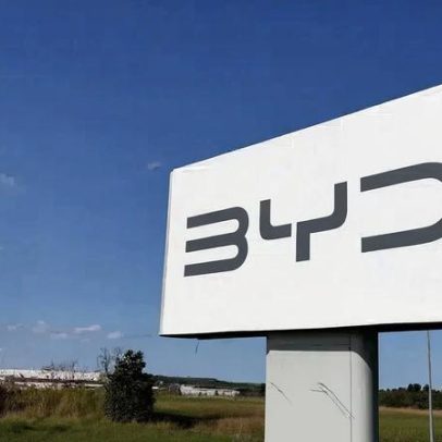 Pentágono acusa Alibaba e BYD de ajudar o Exército Chinês; Pequim protesta