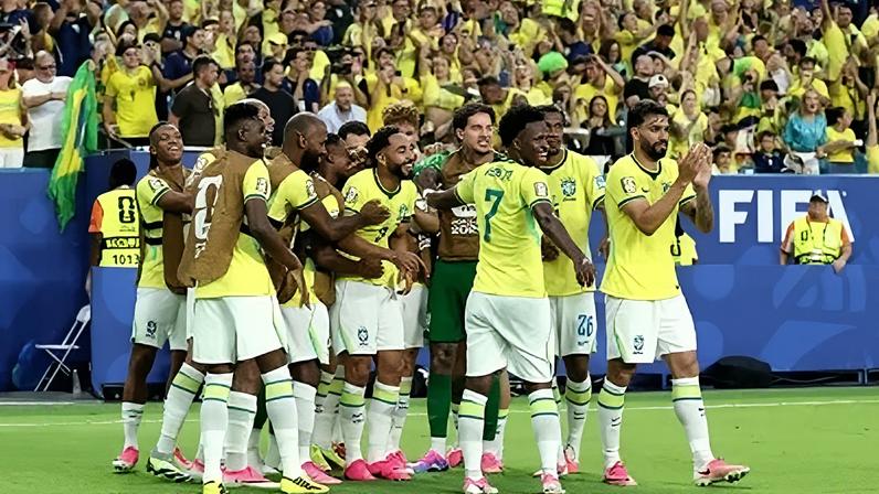 Seleção Brasileira durante partida contra a Escócia