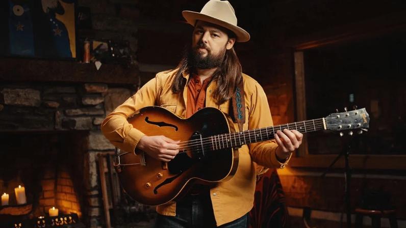 Caleb Caudle lança álbum que aborda o caos do mundo