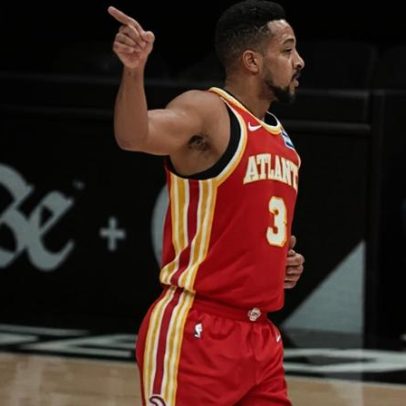 CJ McCollum estende contrato com Hawks