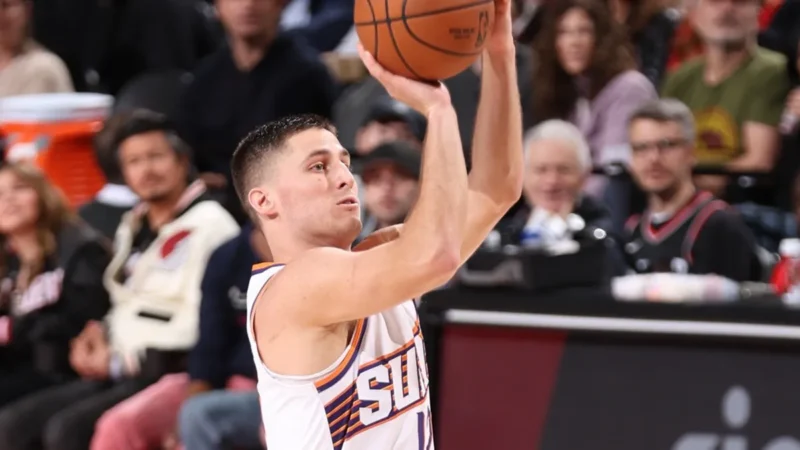 Collin Gillespie renova contrato com o Suns