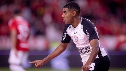 Gui Negão comemora gol do Corinthians contra o Internacional