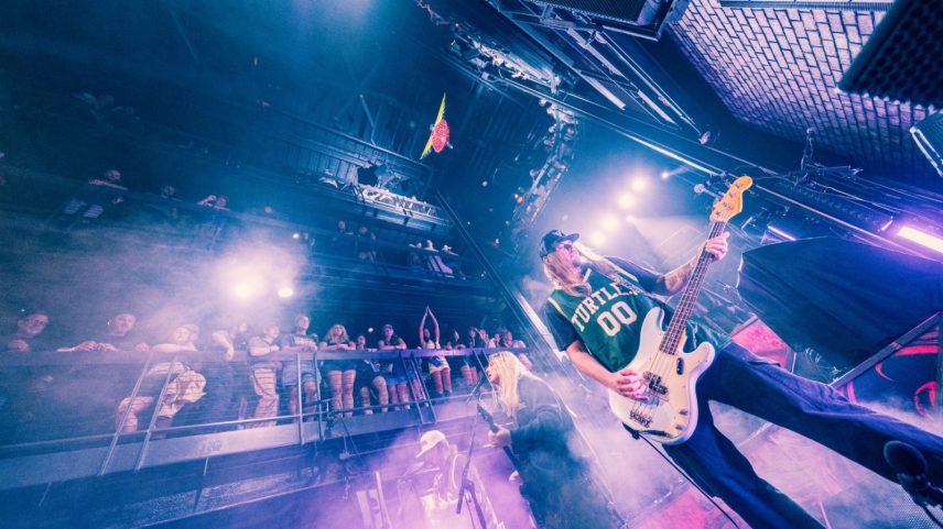 O que bandas de rock fizeram no CMA Fest 2026?