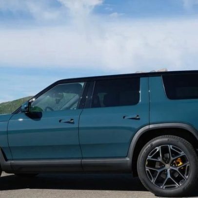 Rivian demite centenas de funcionários poucos dias após lançar o R2