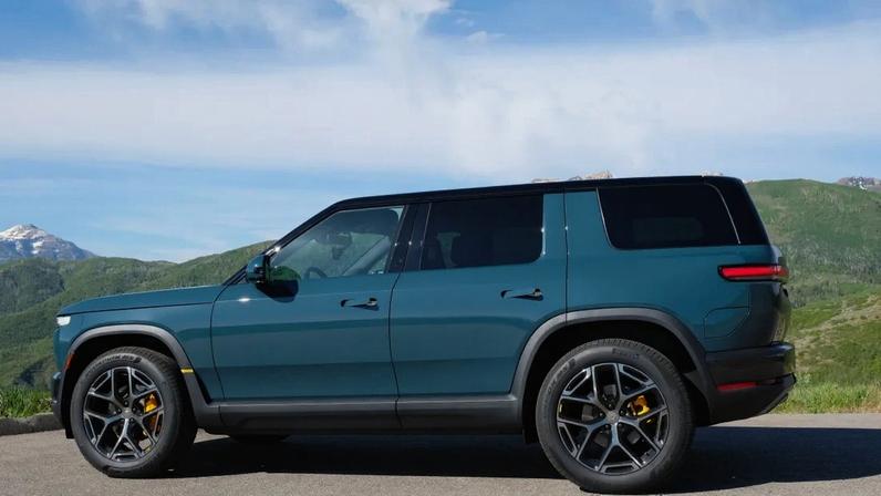 Rivian demite centenas de funcionários poucos dias após lançar o R2