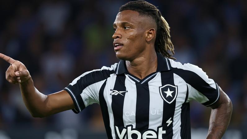 Danilo comemora gol pelo Botafogo em jogo da Libertadores contra o Racing (Foto: Vitor Silva / Botafogo)