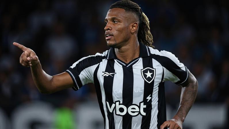 Danilo comemora gol pelo Botafogo em jogo da Libertadores contra o Racing (Foto: Vitor Silva / Botafogo)