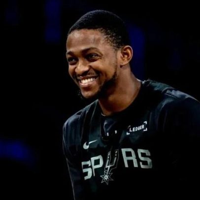 Mitch Johnson confia em De’Aaron Fox e ignora críticas