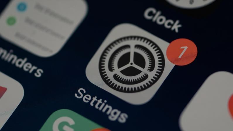 Apple prepara reformulação da Siri com foco em IA