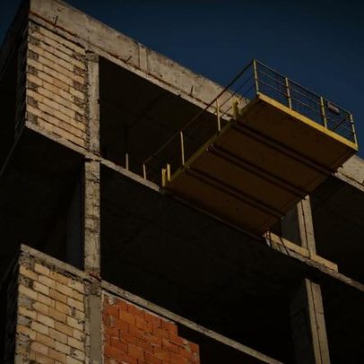 Edifícios desmontáveis com tijolos reutilizáveis promovem futuro sustentável