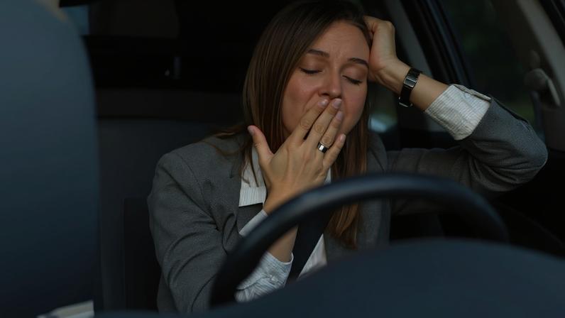 Carro com IA detecta sono, distração e emergências ao volante