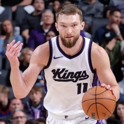 Kings e Hornets discutem troca envolvendo Domantas Sabonis