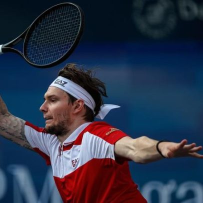 Bublik dispara 22 aces e mira semifinal em Stuttgart contra Perricard