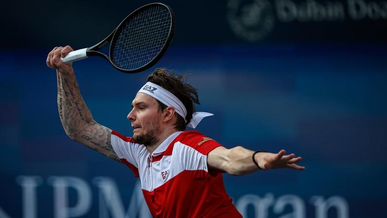 Bublik dispara 22 aces e mira semifinal em Stuttgart contra Perricard