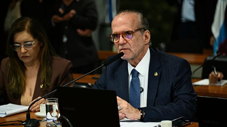 Senado eleva piso de médicos e dentistas de R$ 3,6 mil para R$ 13,6 mil