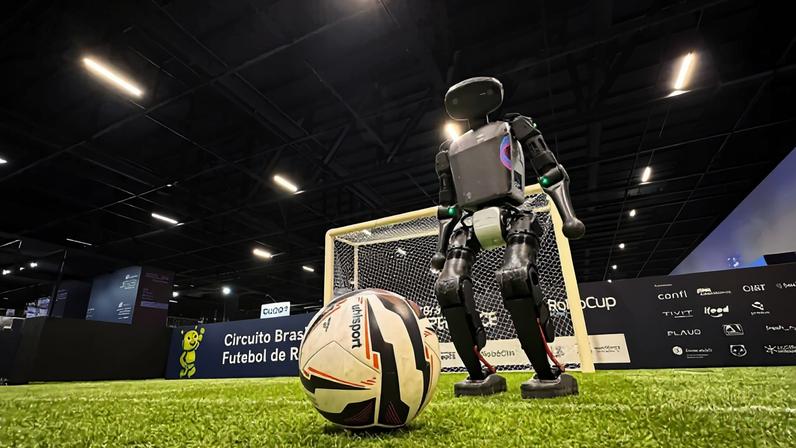Robôs ganham espaço na Eletrolar Show 2026 Futebol, atendimento e monitoramento