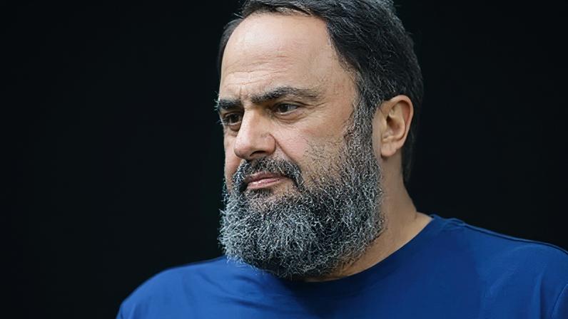 Textor pretende indicar técnico grego e iraniano ao comando do Botafogo