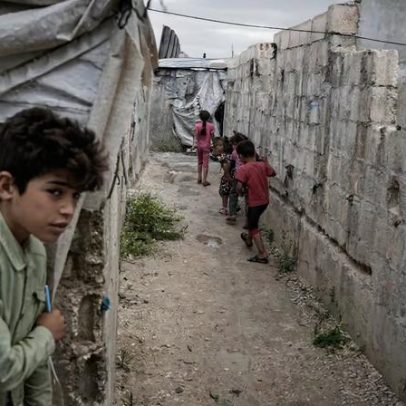 Deslocados caem pela primeira vez em uma década, mas milhões retornam a países ainda em guerra