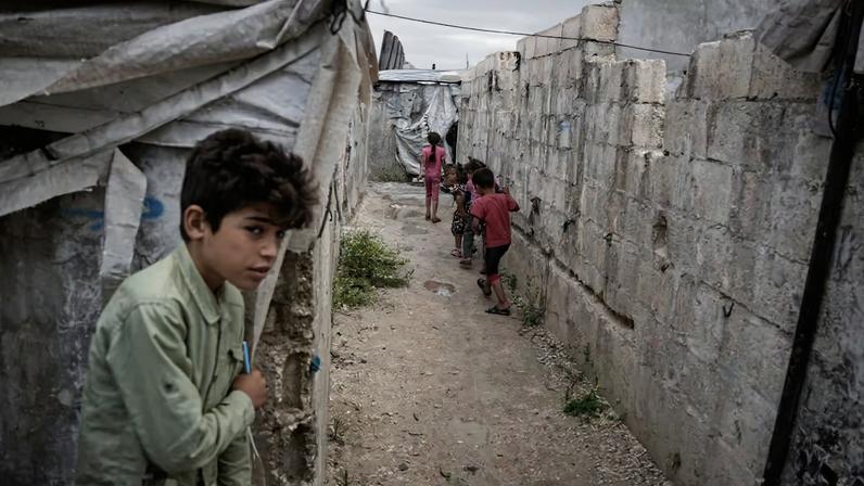 Deslocados caem pela primeira vez em uma década, mas milhões retornam a países ainda em guerra