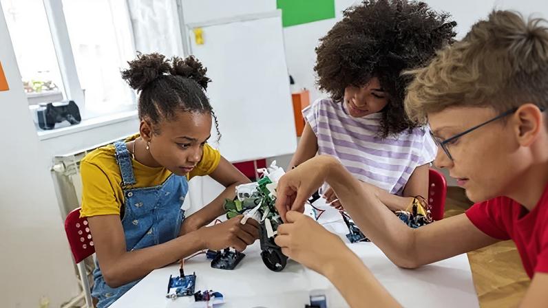 Estudantes de SP participam de torneio de robótica neste sábado