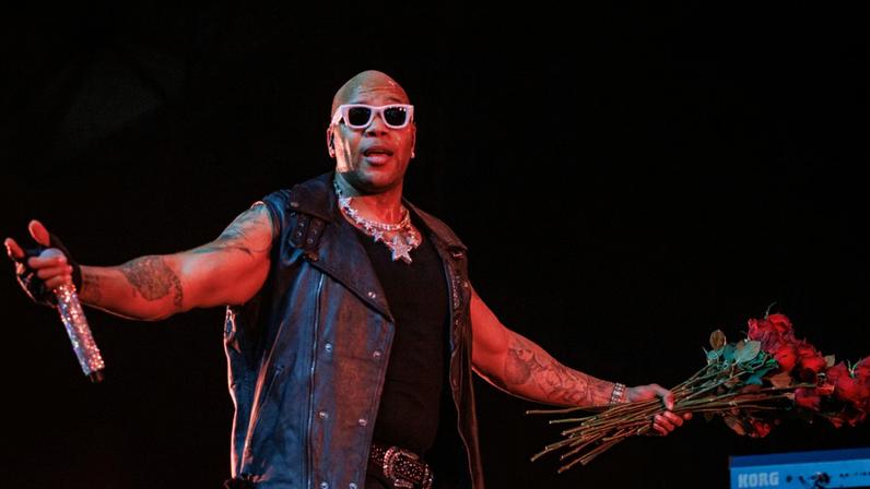 Flo Rida não comenta sobre o Freedom 250 de Trump, segundo FloGPT