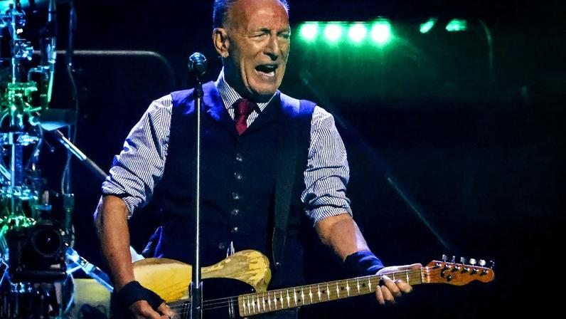 Bruce Springsteen une Bon Jovi e Public Enemy na noite 2 de Music America