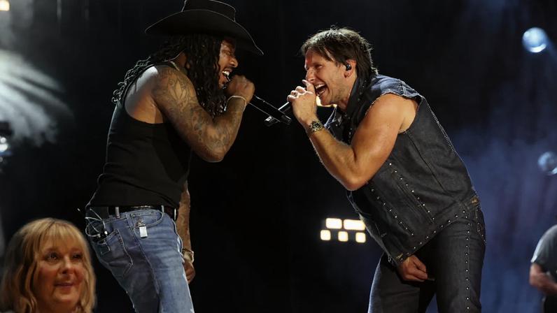 Fetty Wap participa de surpresa com Russell Dickerson no CMA Fest