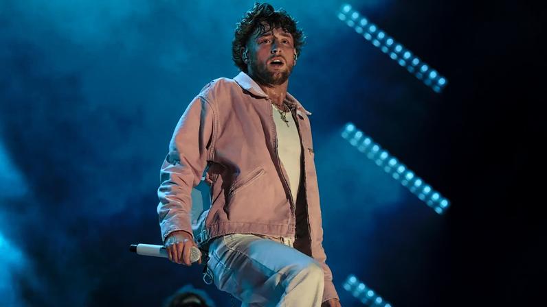 Bailey Zimmerman aborda cancelamentos de shows e alegações de danos em hotel