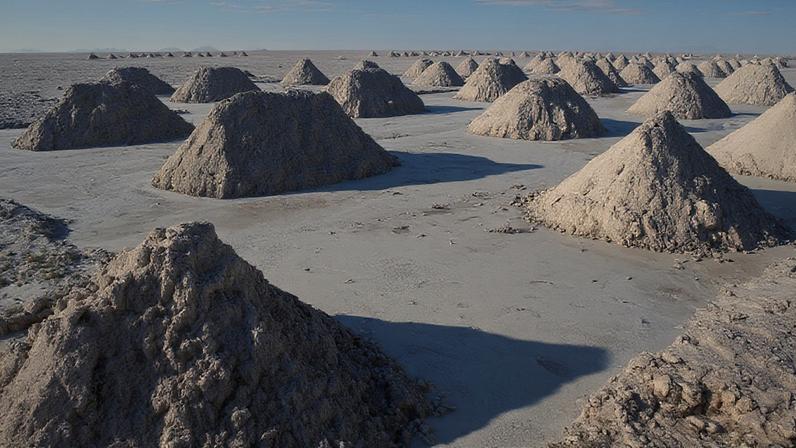 O CPTR deverá gerar mais de 100 empregos diretos e indiretos, consolidando Poços de Caldas como um polo nacional de expertise em minerais estratégicos