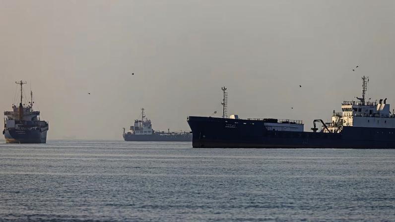 Antes da guerra, cerca de 20 milhões de barris de petróleo e derivados costumavam passar pelo estreito todos os dias, de acordo com a Agência Internacional de Energia.