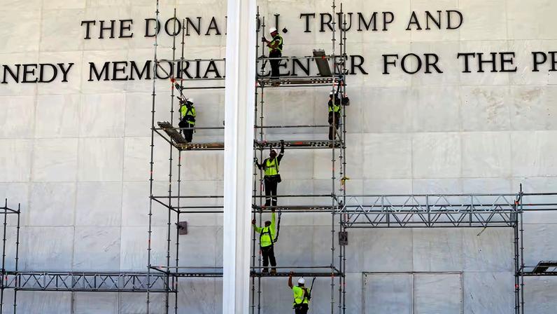 Kennedy Center retira nome de Donald Trump da fachada após decisão judicial