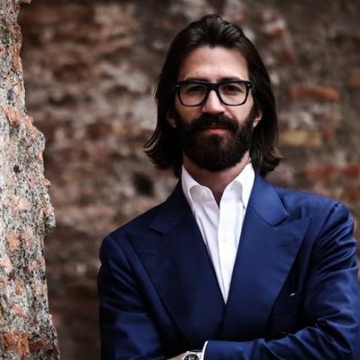 Herdeiro Ray-Ban avança na disputa pelo império familiar de 40 bilhões de euros
