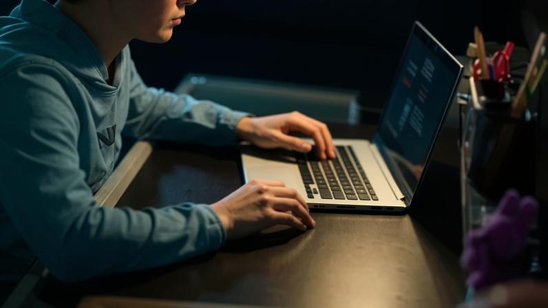 Hoje, milhões de estudantes tem acesso à inteligência artificial para aprender outro idioma