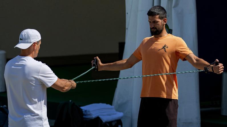 Djokovic desiste de exibição e surpreende imprensa sérvia