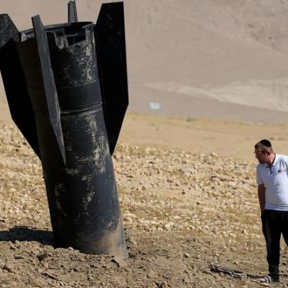 Irã e Israel recuam após troca de tiros