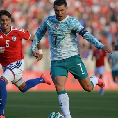Zagueiro do Atlético marca Cristiano Ronaldo e é expulso em amistoso