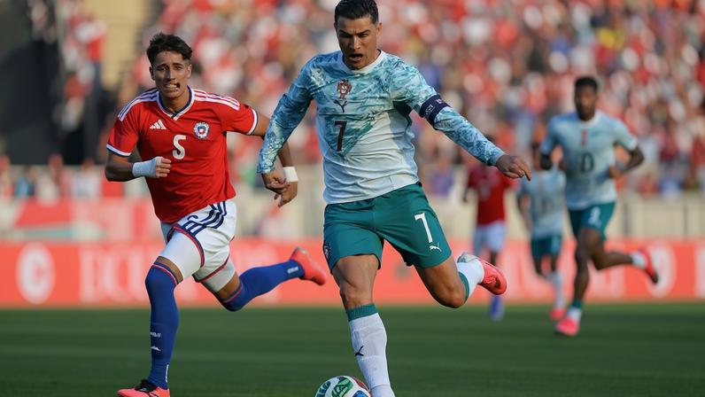 Zagueiro do Atlético marca Cristiano Ronaldo e é expulso em amistoso