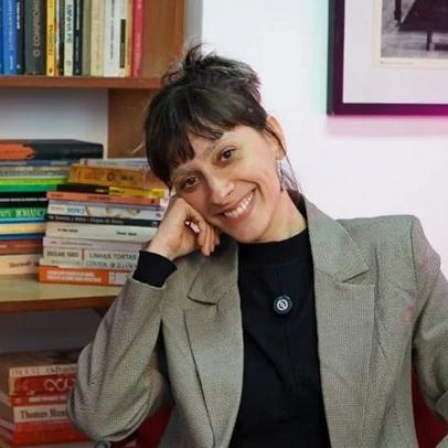 Juliana Linhares lança grande disco e transforma cansaço em tema de invenção