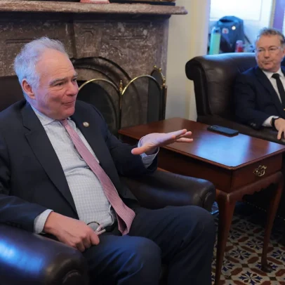 Dois senadores desmontam justificativas de Trump sobre suposto ataque com barco