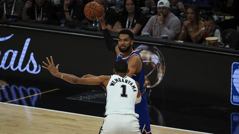 Karl-Anthony Towns brilha, Knicks abrem 2-0 sobre Spurs