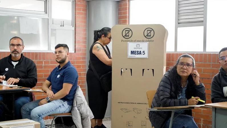 Abelardo de la Espriella obteve 43,7% dos votos, o que equivale a 10,4 milhões de votos, contra os 40,9% de Iván Cepeda, apoiado pelo governo (Foto: Santiago Mesa/Bloomberg)