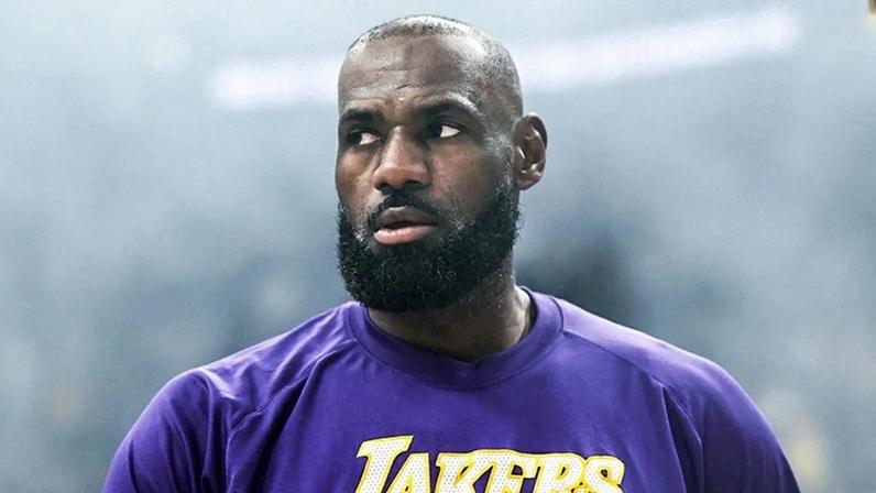 Com as finais da NBA rolando, todos os outros 28 times já começam a sondar as opções do mercado de agentes livres. Diante disso, o Bleacher Report listou os 20 melhores nomes da offseason para 2026. Clique nas setas e confira.