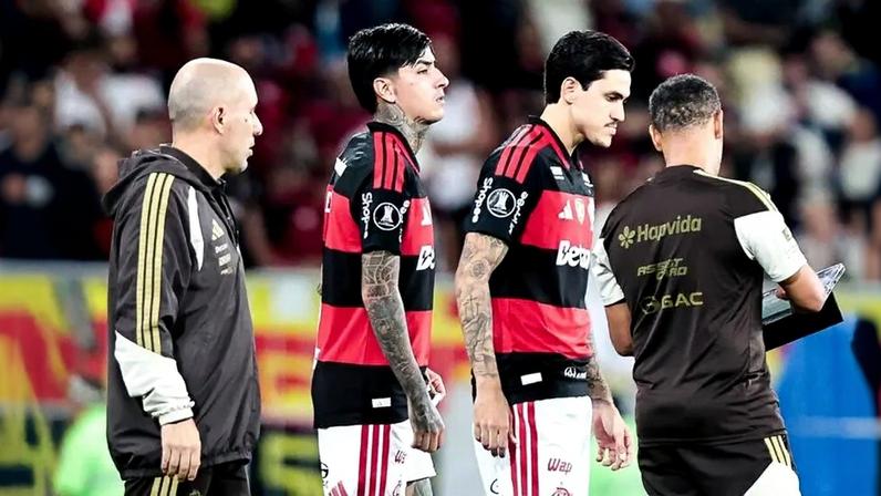Pedro e Pulgar no Flamengo diante do Cusco pela Libertadores (Foto: Gilvan de Souza / Flamengo).
