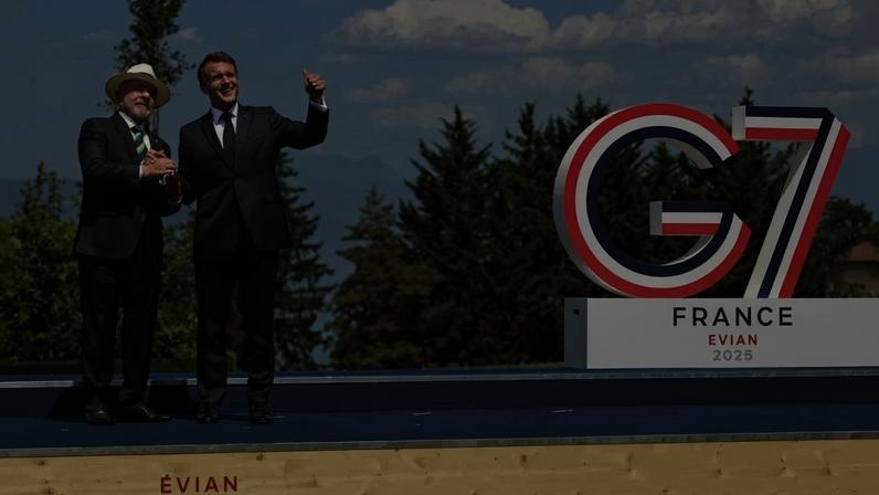 Lula e Emmanuel Macron em reunião do G7 em Évian, na França, em 16 de junho de 2026. Foto: Ludovic Marin/AFP