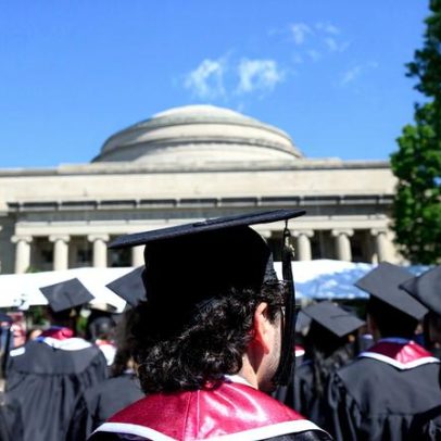 QS coloca MIT como a universidade nº 1 do mundo em 2026-27