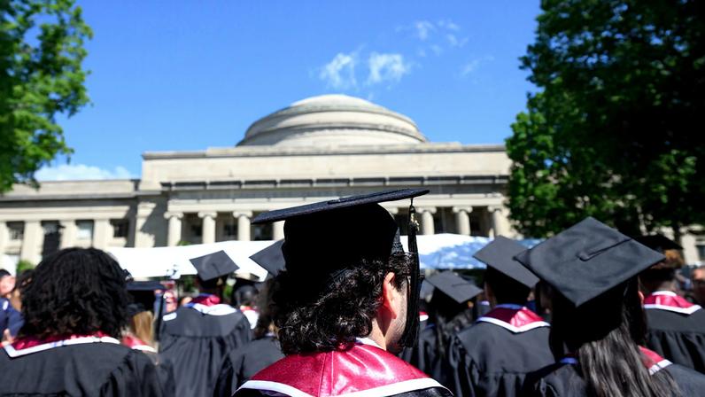 QS coloca MIT como a universidade nº 1 do mundo em 2026-27