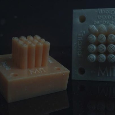 Dispositivos 3D podem acelerar micropartículas para entrega de fármacos