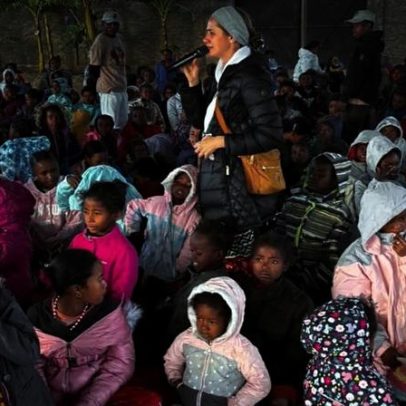 Ação social distribui agasalhos para crianças em Madagascar