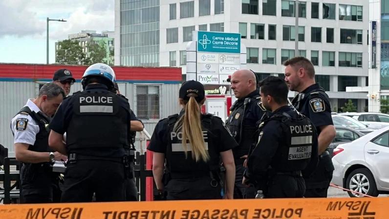 Polícia na cena do crime em Montreal, em 22 de junho de 2026, após um ataque a tiros.